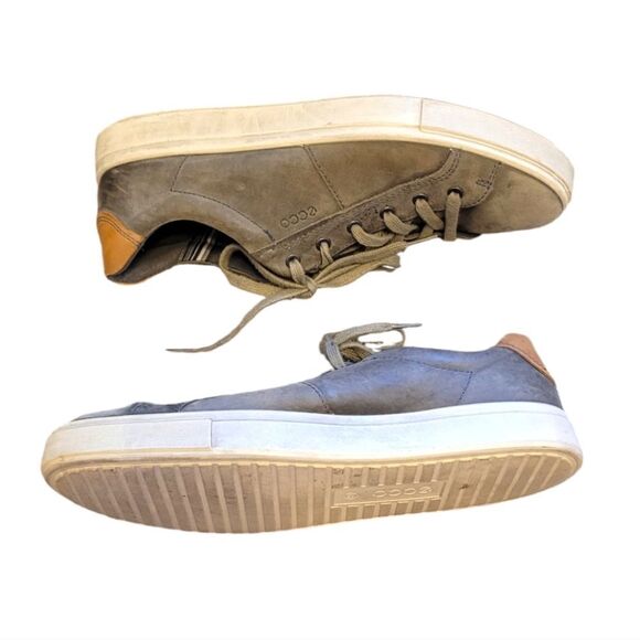 Ecco Light Grey Leather Round Toe Sneakers - Picture 3 of 6